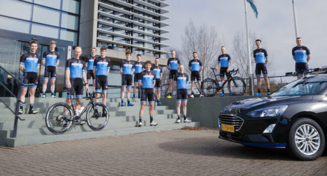 5. VolkerWessels Cycling Team-01